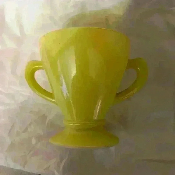Hazel Atlas Glass Vintage Sugar and Creamer in Chartreuse Color - Picture 5 of 6